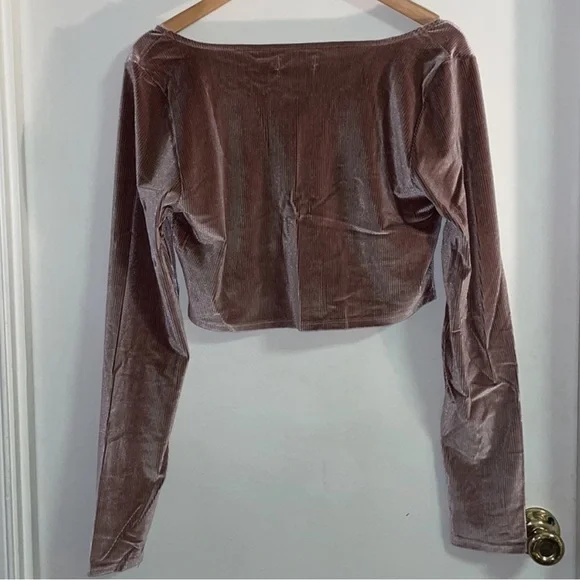 🛼 {PRICE FIRM} UO Ruched Ribbed Cropped Top - Picture 5 of 6